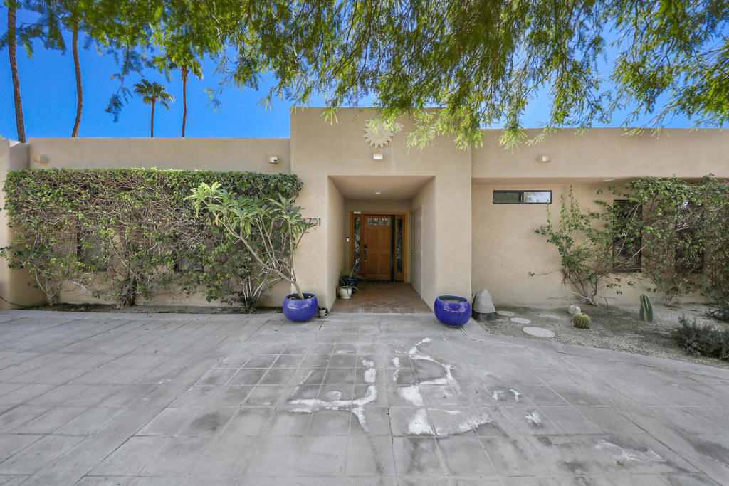 Property Photo: 74701 Candlewood Street CA 92260