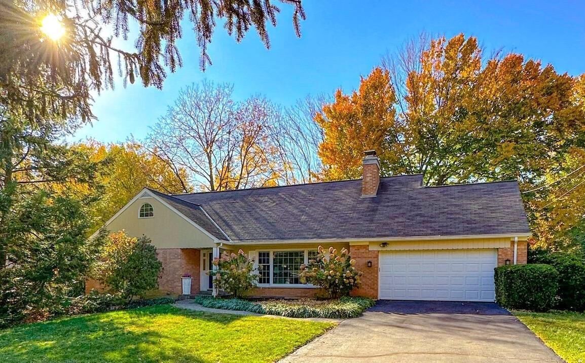 Property Photo: 315 Hilltop Ln OH 45215