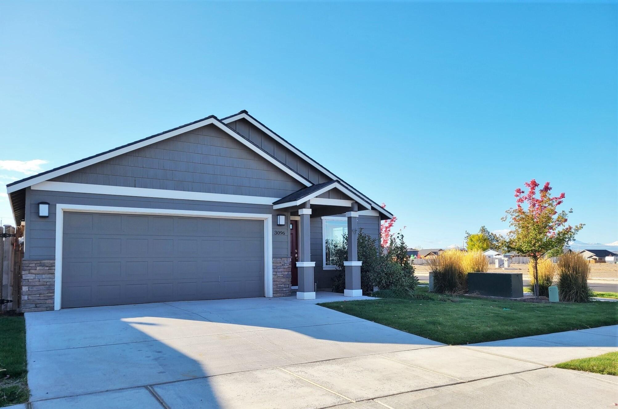 Property Photo: 3096 NW Dogwood Avenue OR 97756