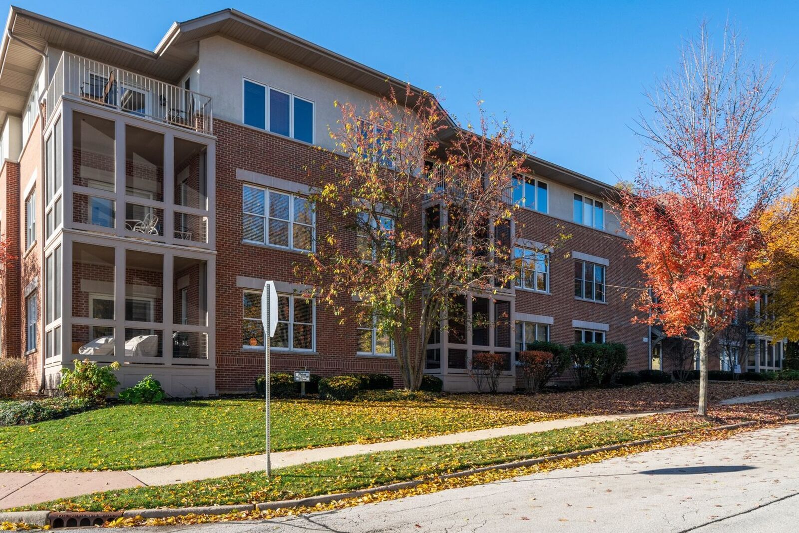 Property Photo:  10 Ford Street 306  IL 60134 