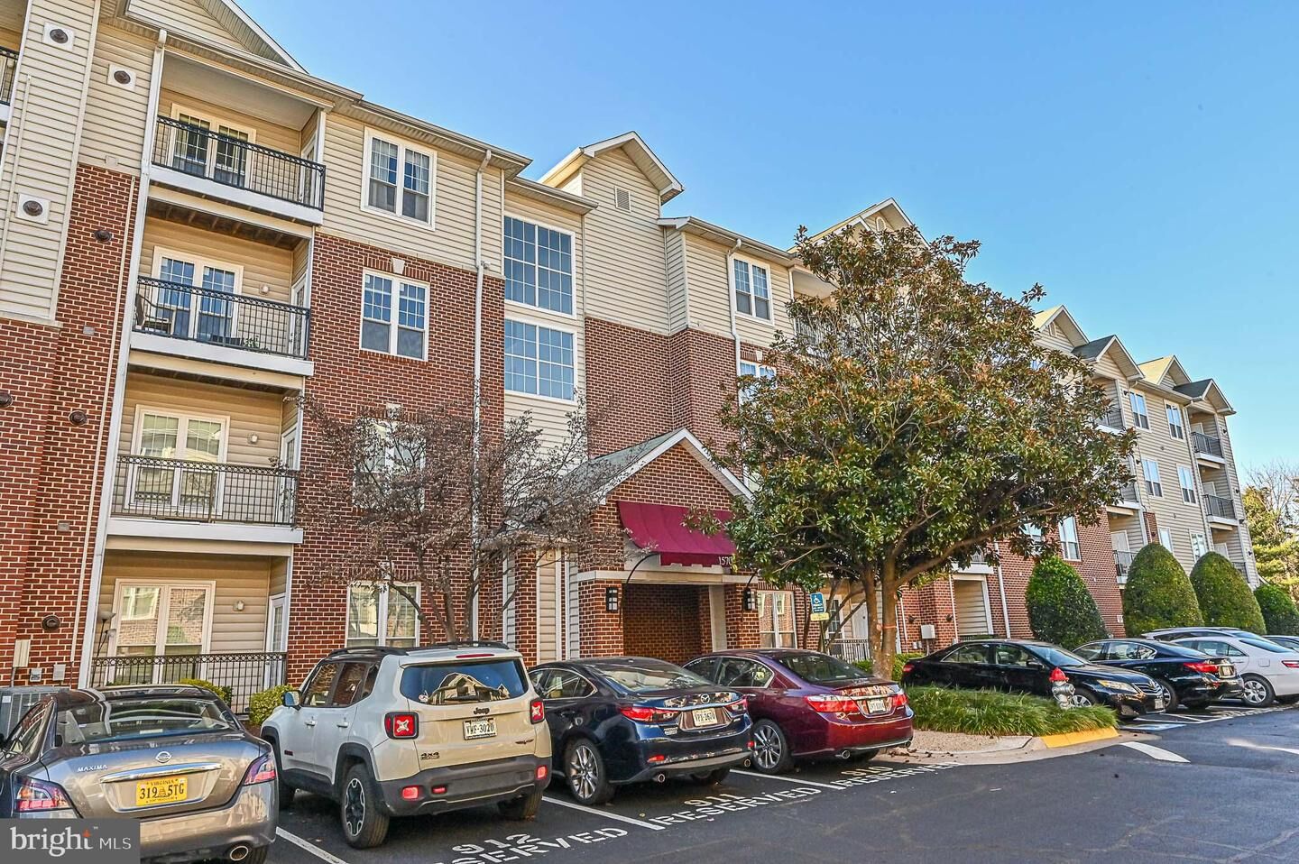 Property Photo:  1570 Spring Gate Drive 7302  VA 22102 