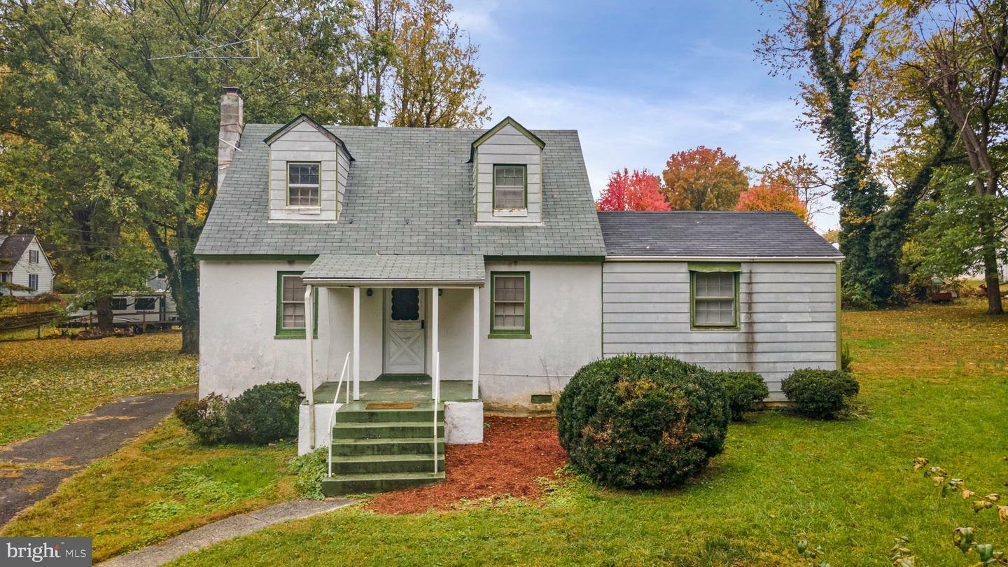 Property Photo:  243 Maryland Avenue  VA 20158 