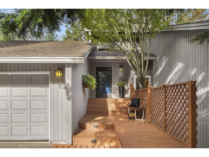 12 Walking Woods Dr  Lake Oswego OR 97035 photo