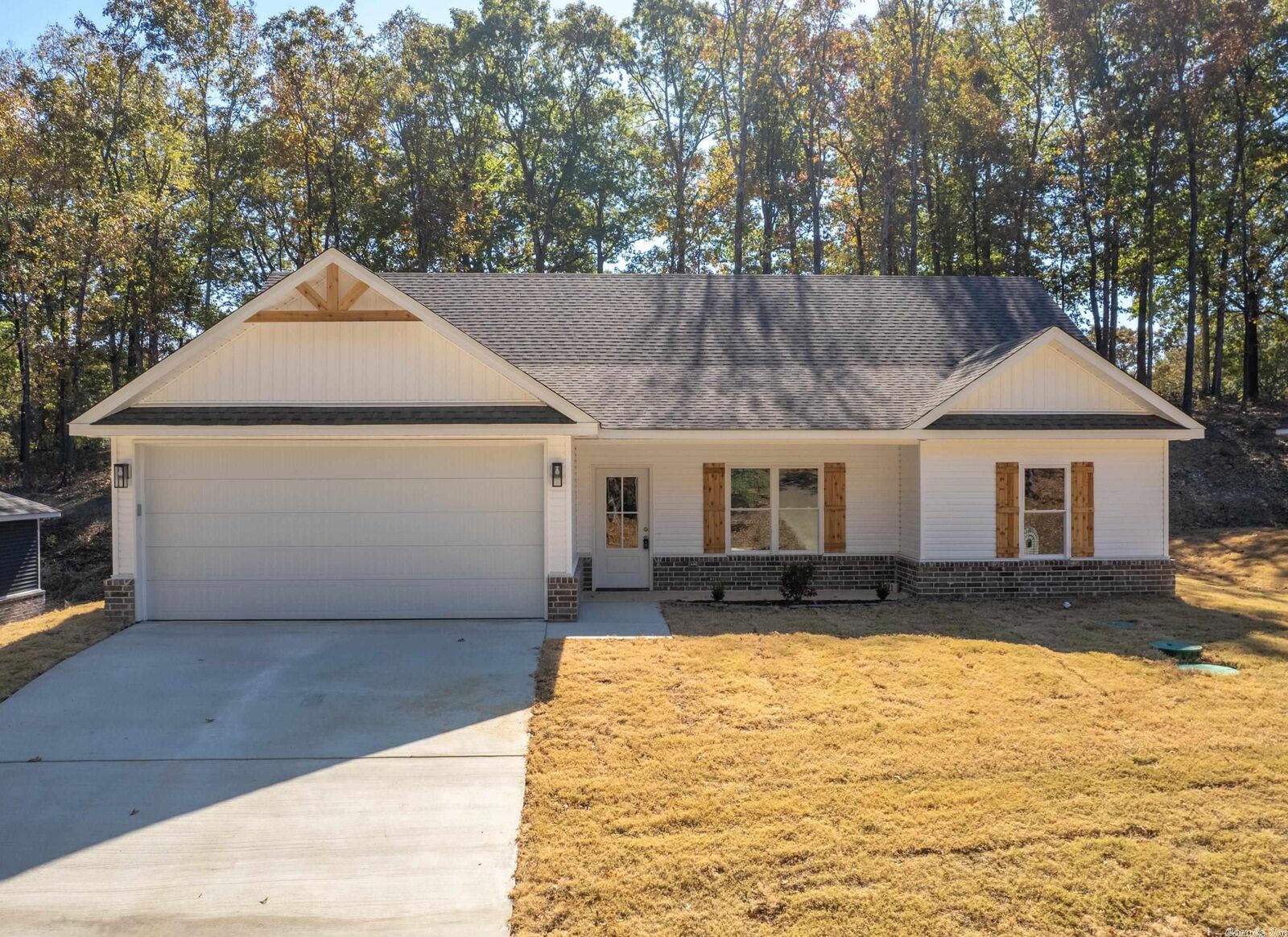 Property Photo: 121 Stonebriar Drive AR 71913