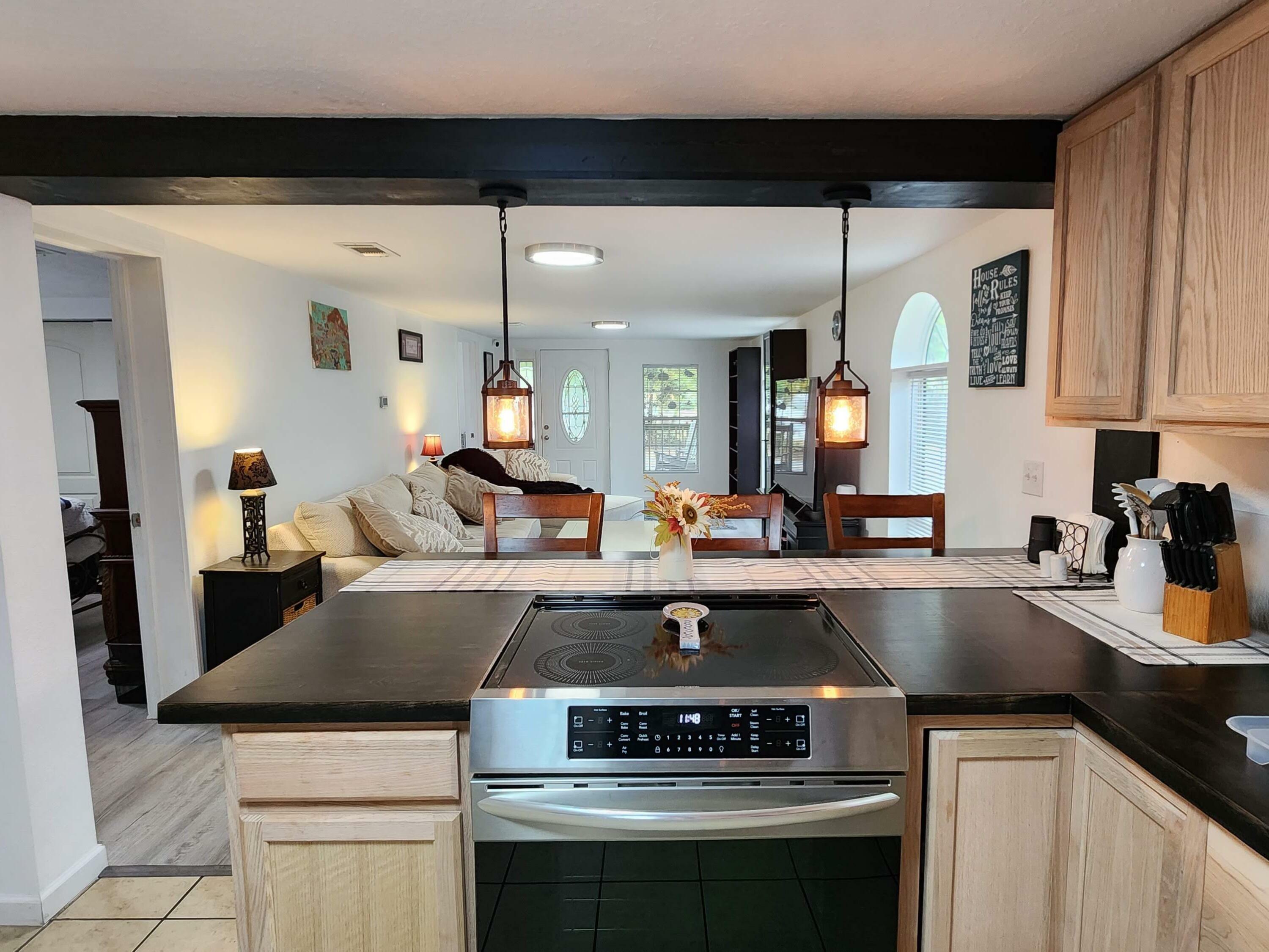 Property Photo: 2506 N Pine Street FL 32464
