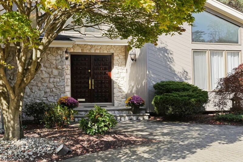 Property Photo: 16 Lockhern Dr NJ 07039