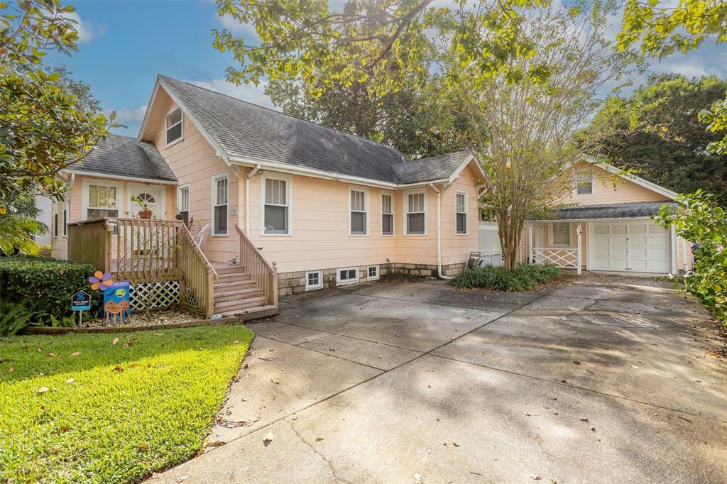 Property Photo: 730 20th Avenue N FL 33704
