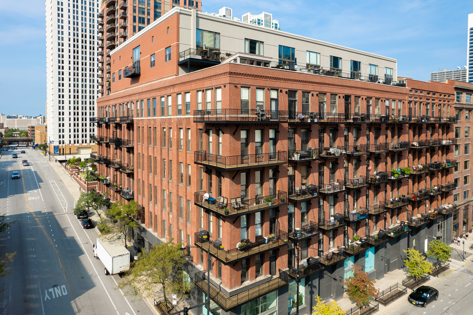 Property Photo: 616 W Fulton Street 211 IL 60661