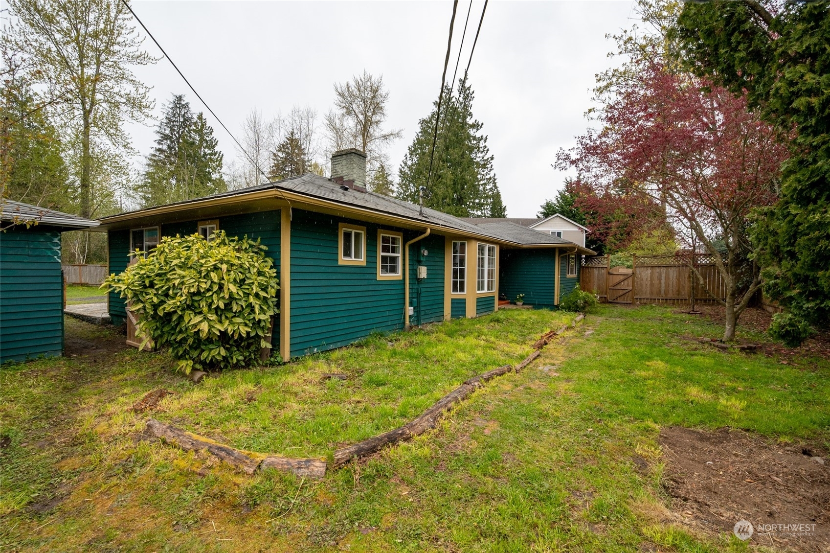 Property Photo:  15600 Ash Way  WA 98087 