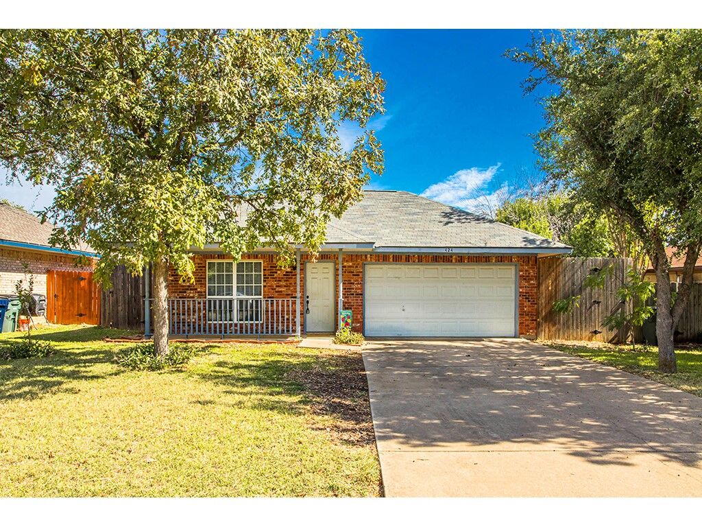 Property Photo: 424 Bentwood Drive TX 78641