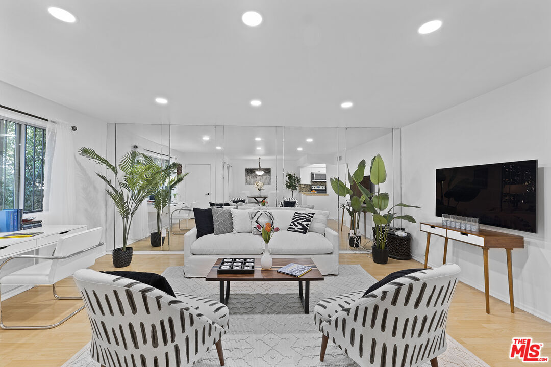 Property Photo:  12801   Moorpark St 107  CA 91604 