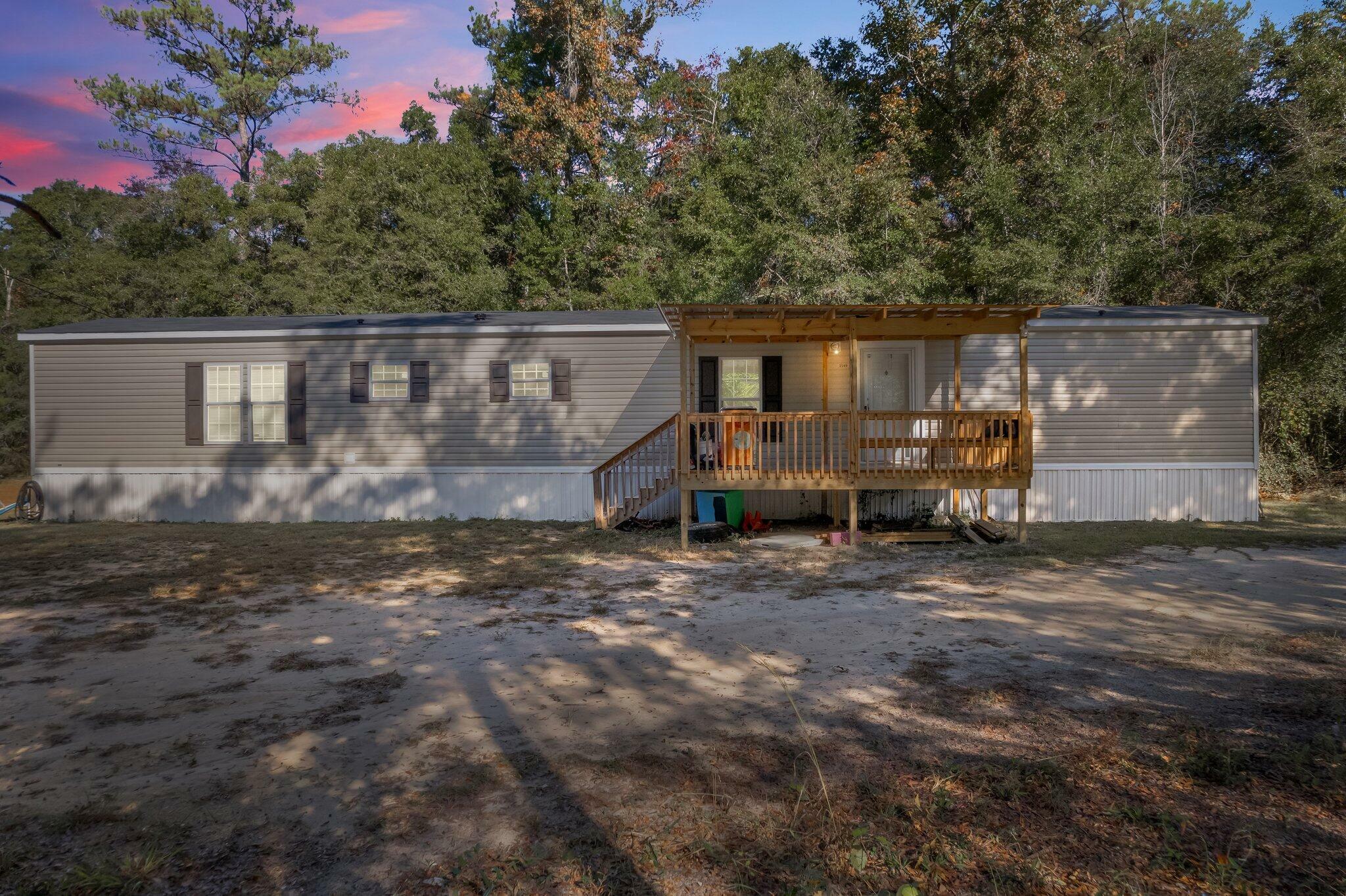 Property Photo: 1549 Skelton Street FL 32455