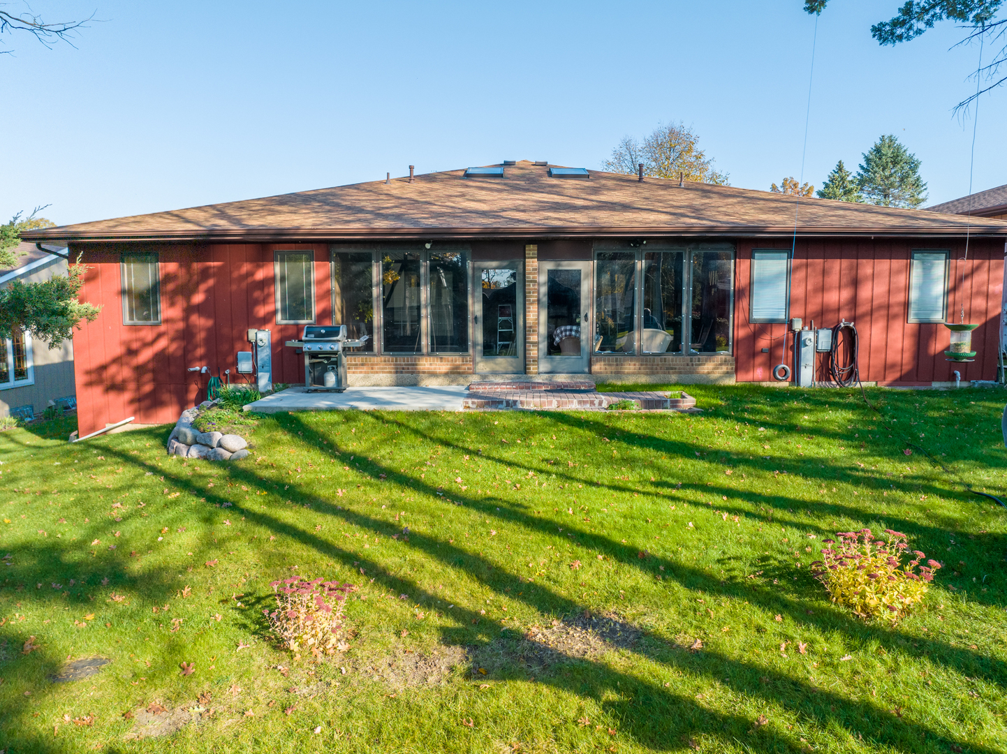 Property Photo: 930 Tara Court IL 60098