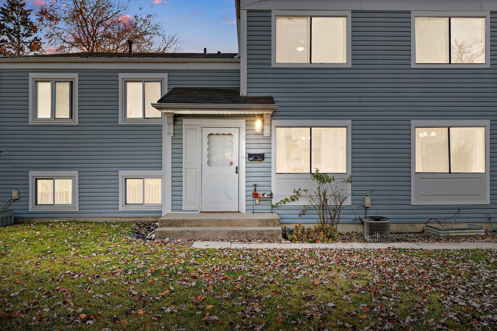 Property Photo:  878 Cambridge Place 125C  IL 60090 
