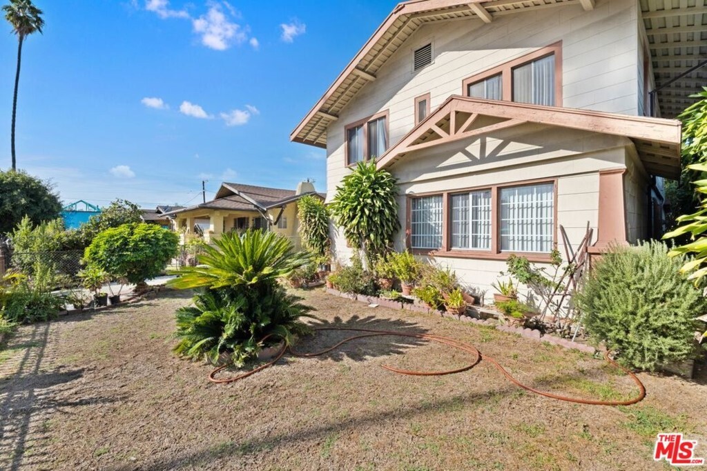 Property Photo: 127 N Vendome Street CA 90026