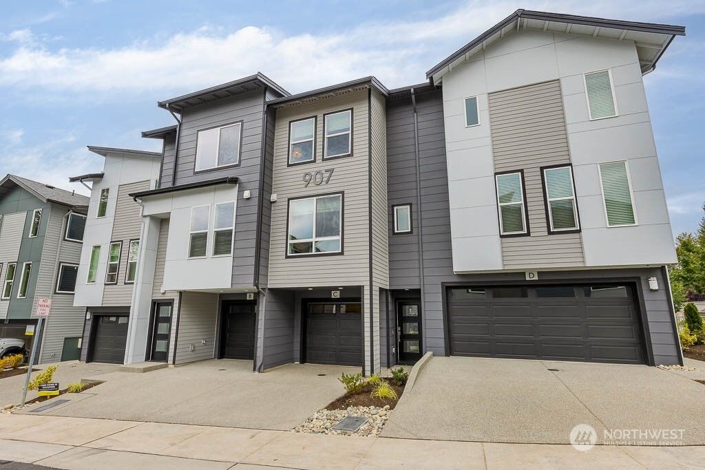 Property Photo:  907 238th Place SE C 2  WA 98021 