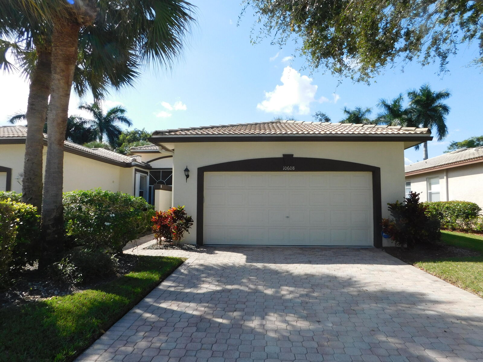 Property Photo: 10608 Royal Caribbean Circle FL 33437