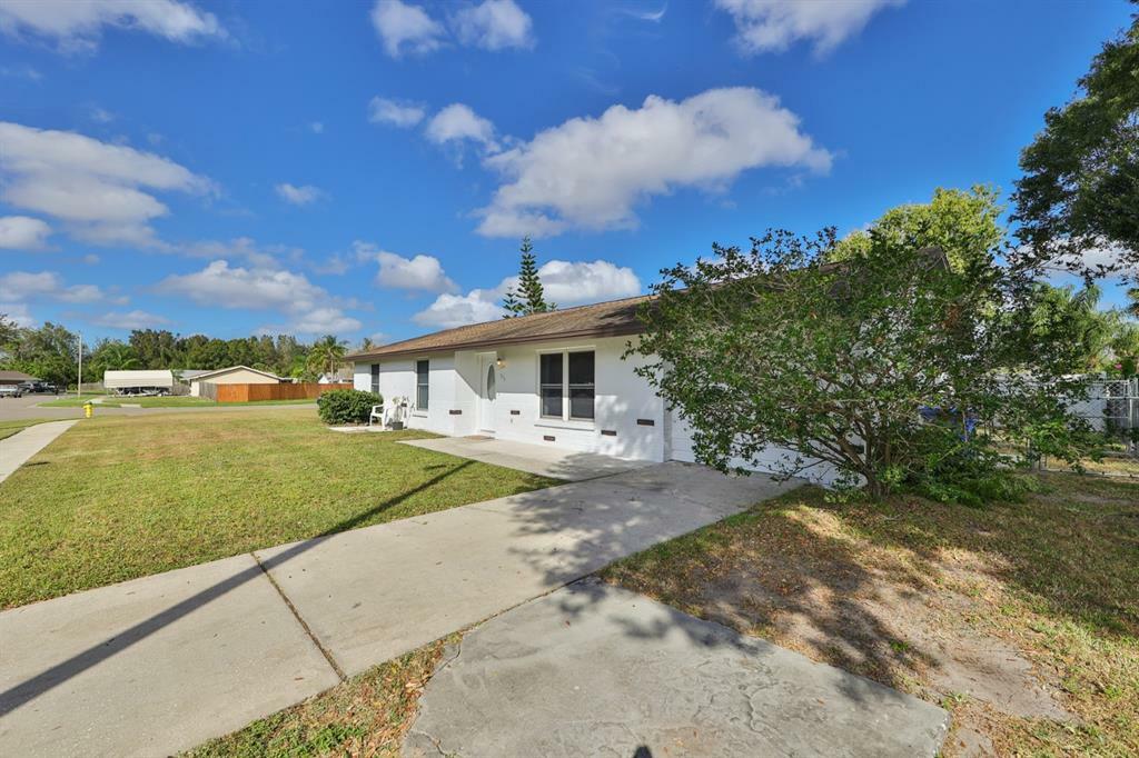 Property Photo:  515 Red Mangrove Lane  FL 33572 