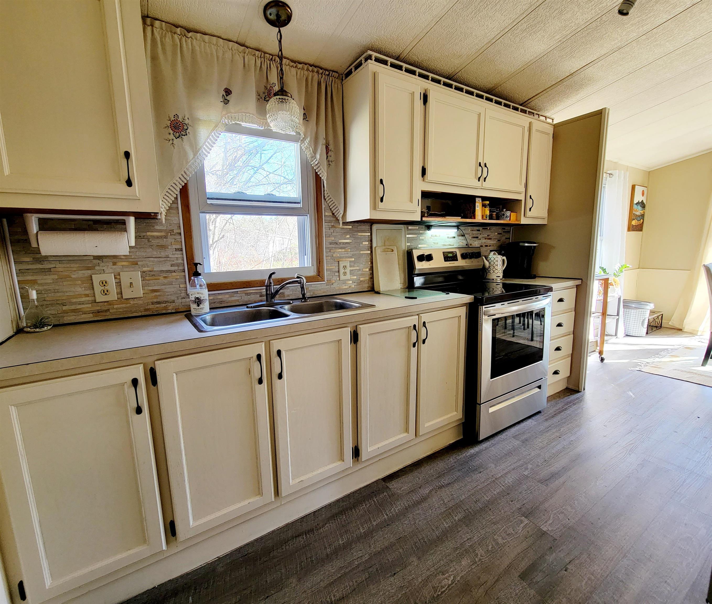 Property Photo: 22 Agent Road NH 03077
