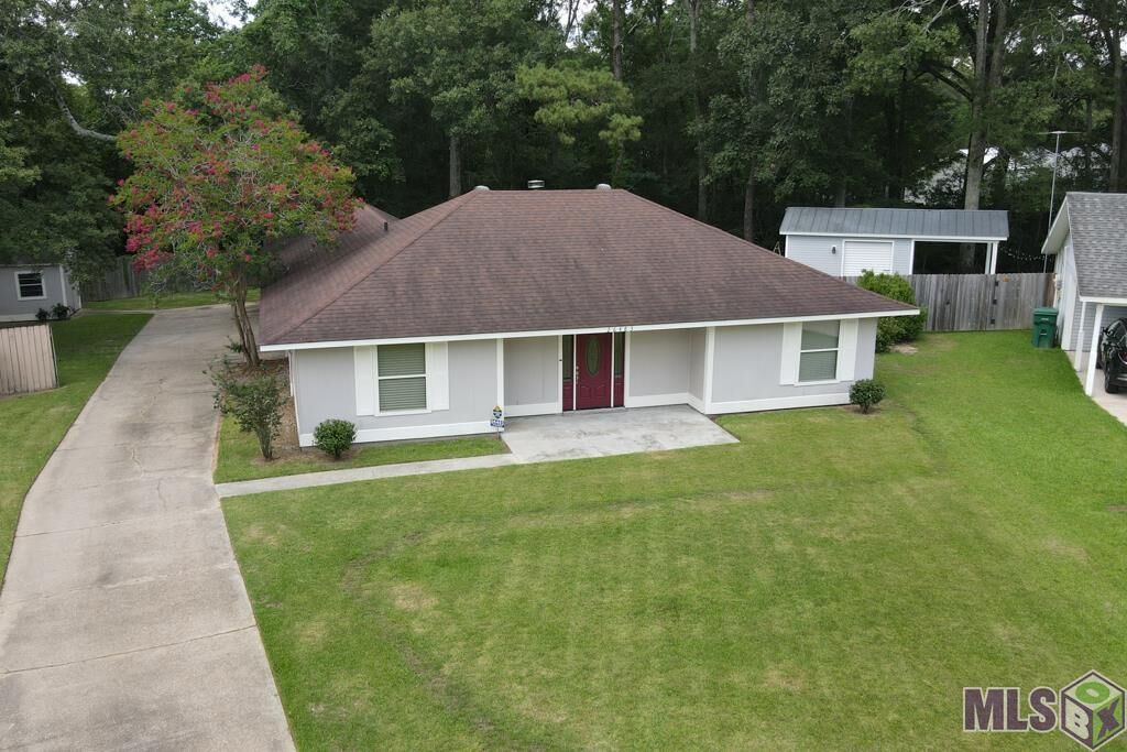 Property Photo:  26483 Shadow Brook Ave  LA 70726 