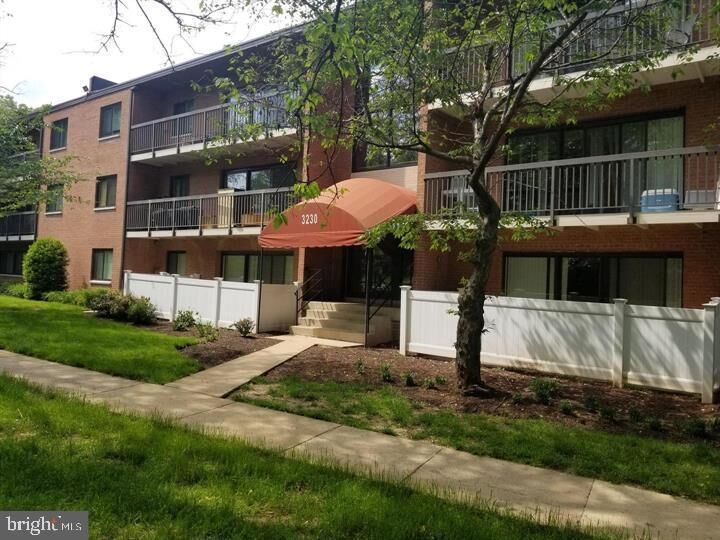 Property Photo:  3230 S 28th Street 101  VA 22302 