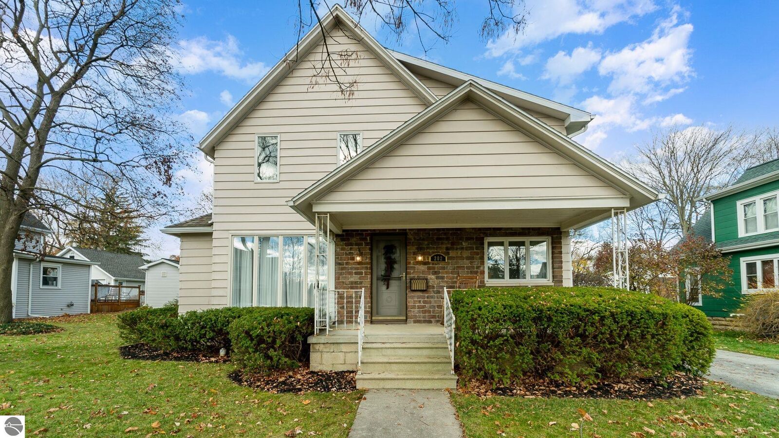 Property Photo:  202 W End Street  MI 48801 