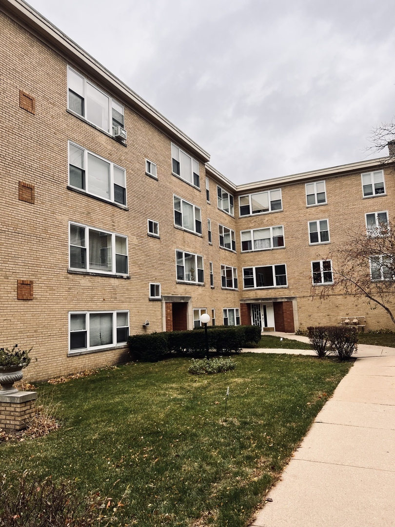 Property Photo:  6106 N Winchester Avenue 3D  IL 60660 