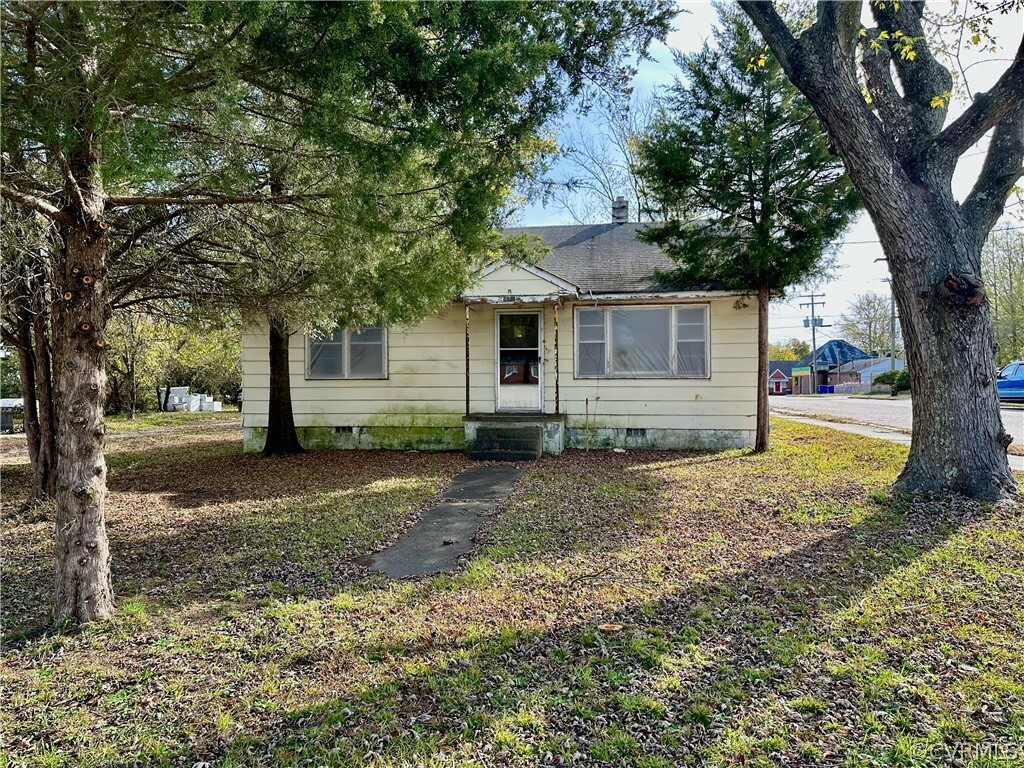 Property Photo:  3320 Woodlawn Street  VA 23860 