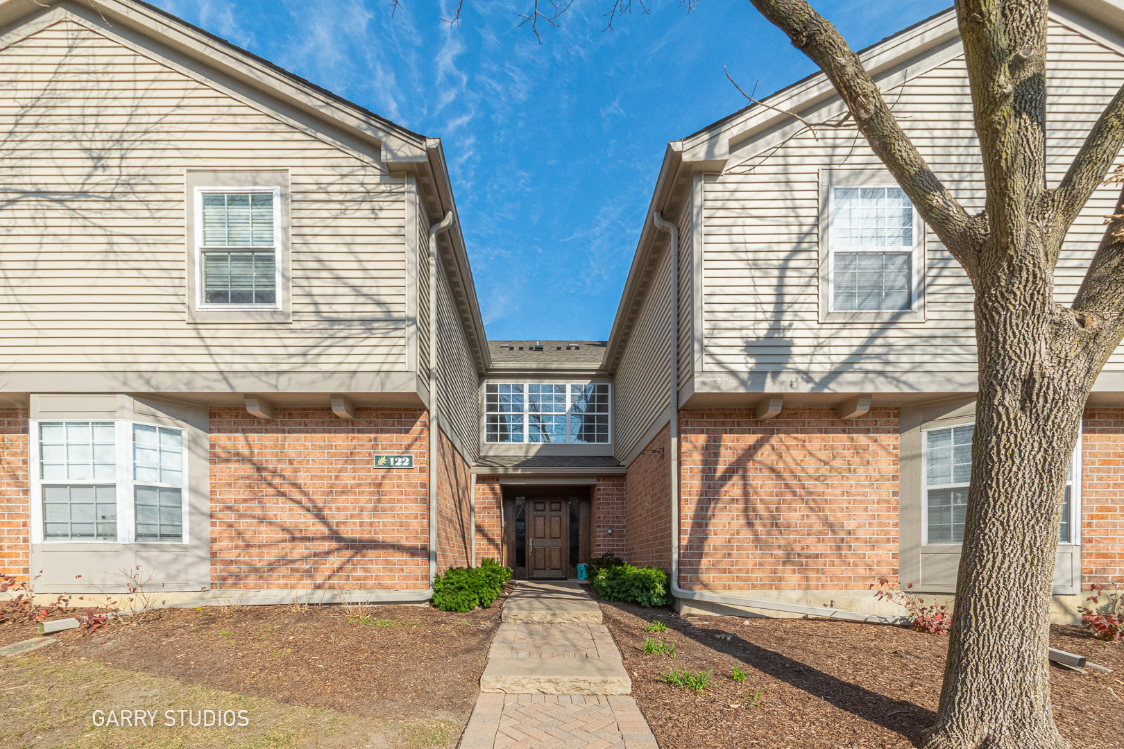 Property Photo:  122 Willowbrook Court 2  IL 60195 