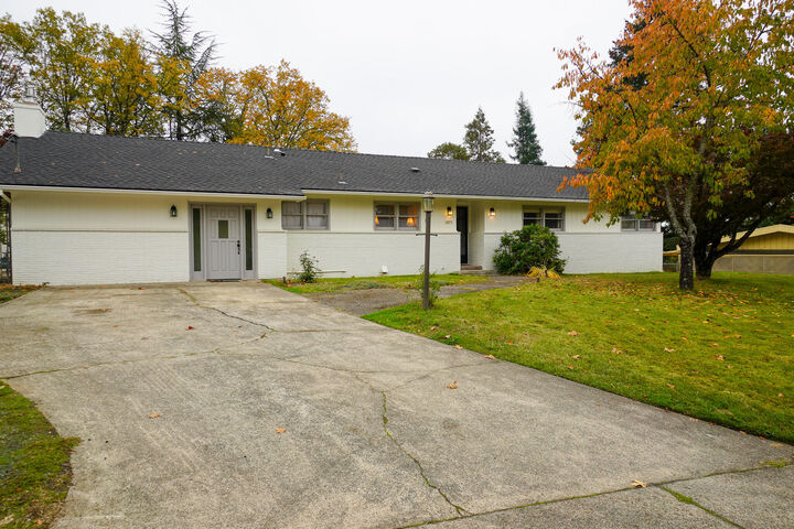 1071 NE Hefley Street  Grants Pass OR 97526 photo