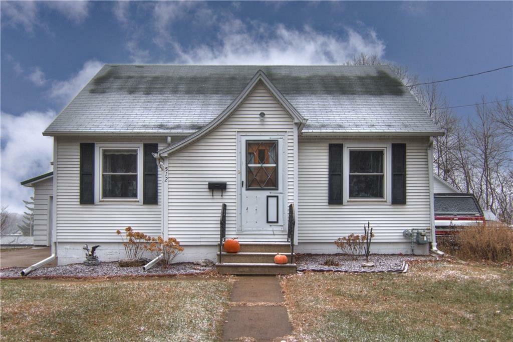 Property Photo:  512 W Prospect Street  WI 54736 