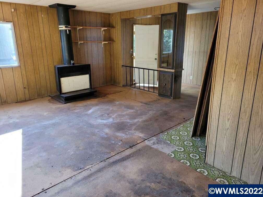 Property Photo: 947 S Falcon St OR 97136