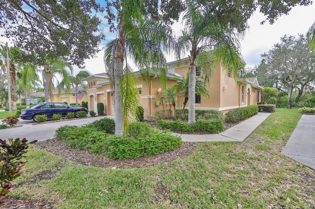 Property Photo:  2050 Sifield Greens Way  FL 33573 