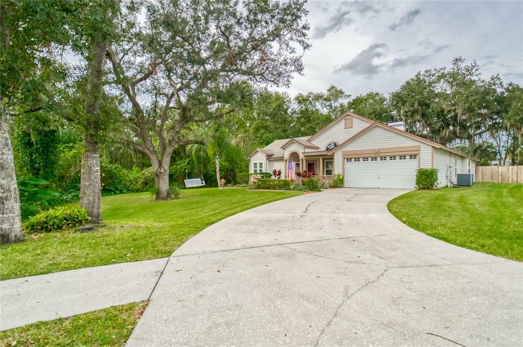 Property Photo: 4121 Silvermoon Drive FL 33566