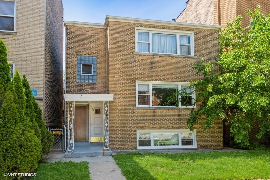 Property Photo: 6106 N Mozart Street IL 60659
