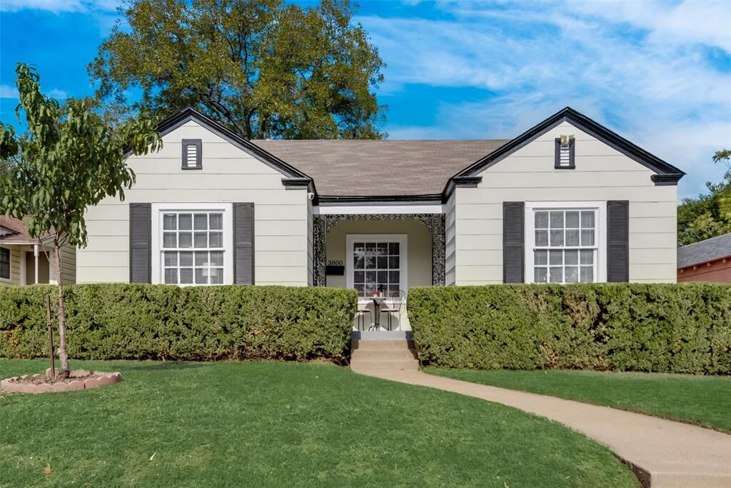 Property Photo: 3800 Harley Avenue TX 76107