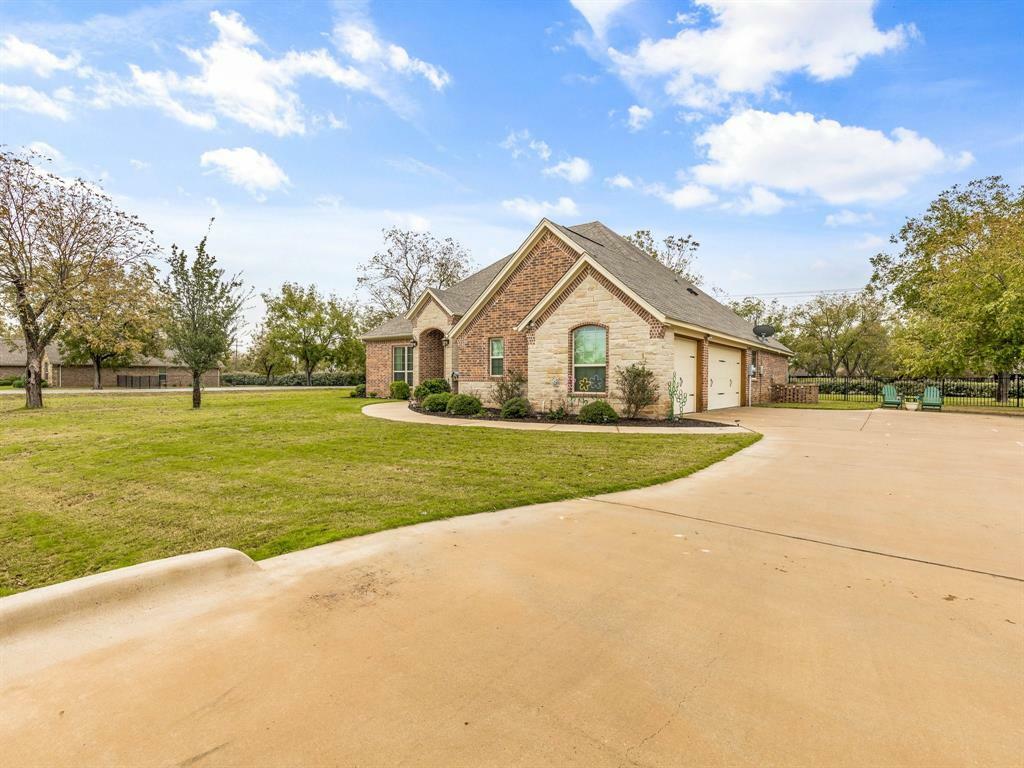 Property Photo:  5607 Medinah Court  TX 76049 