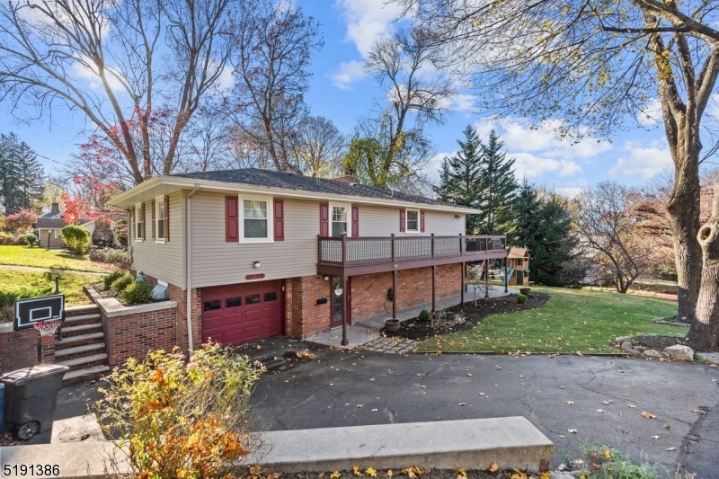 Property Photo:  2 Hillspring Rd  NJ 07871 