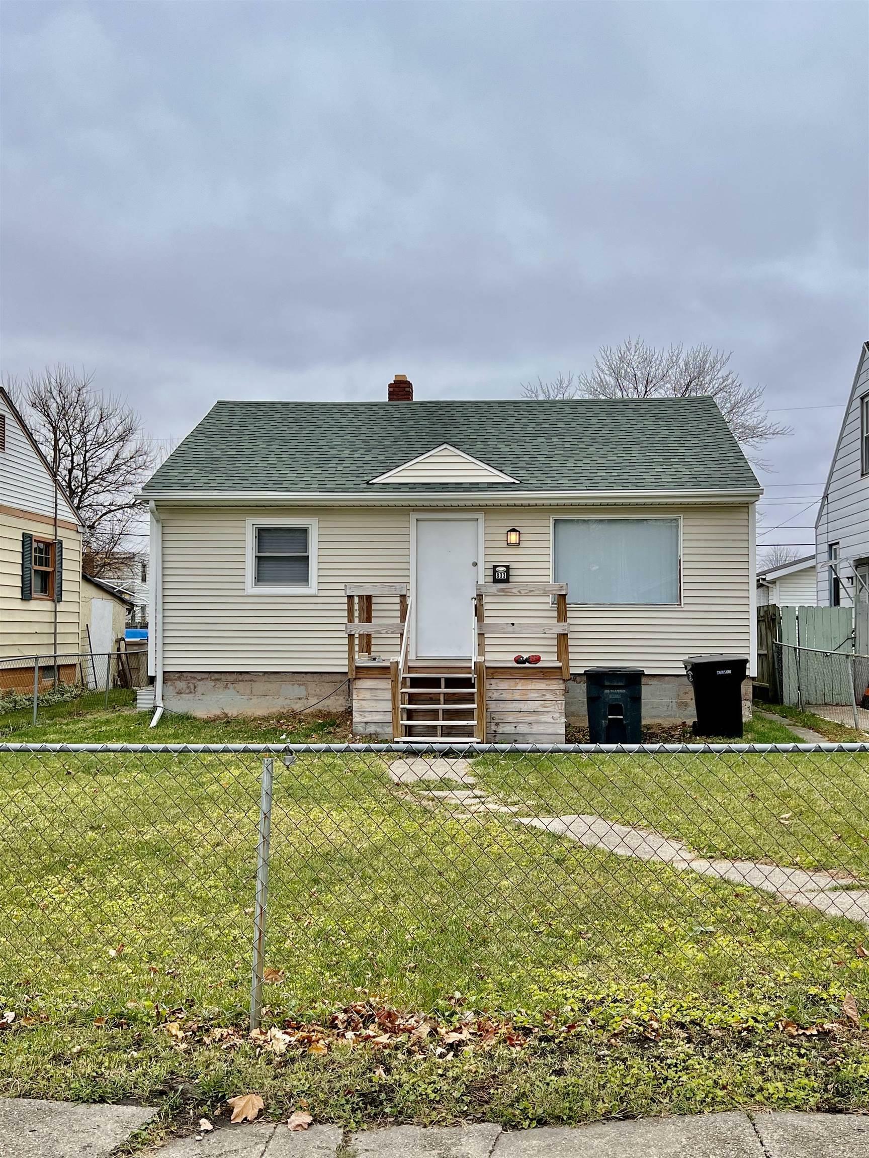 Property Photo:  833 S Gladstone Avenue  IN 46619-2771 