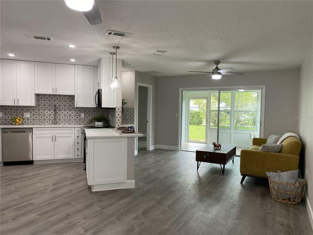 Property Photo:  409 Bloom Court  FL 33573 