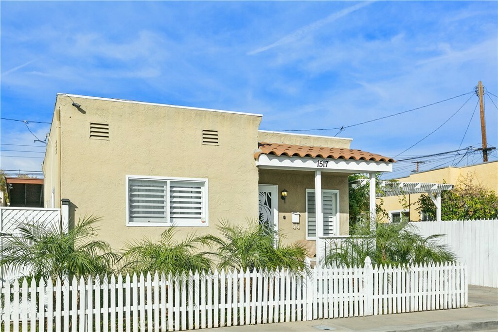 Property Photo:  1517 E Bailey Way  CA 90813 