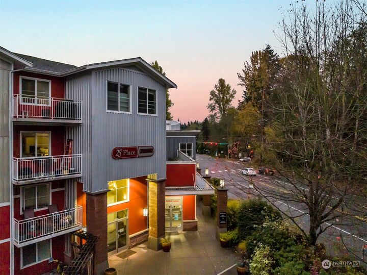 Property Photo:  19500 Ballinger Way NE 206  WA 98155 