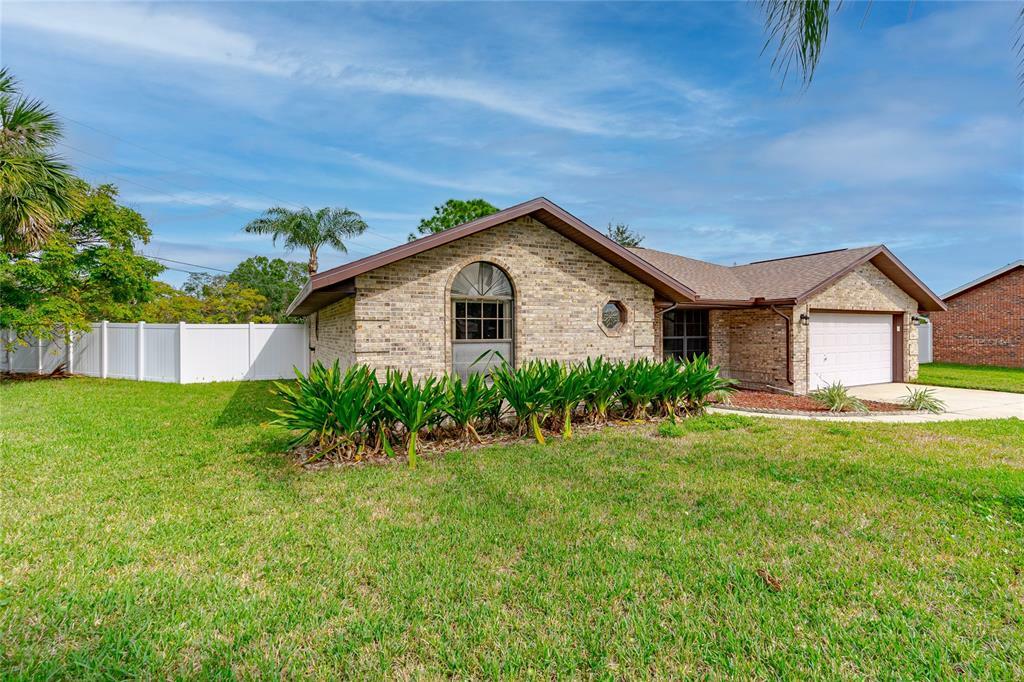 Property Photo:  5803 Camelot Court  FL 32127 