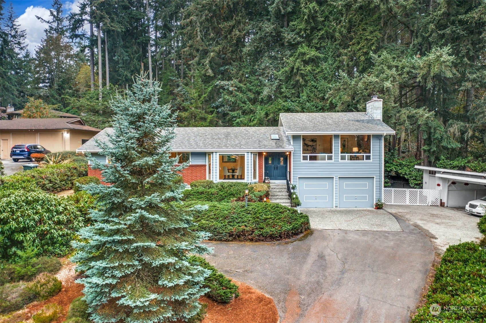 Property Photo:  15915 SE 41st Place  WA 98006 