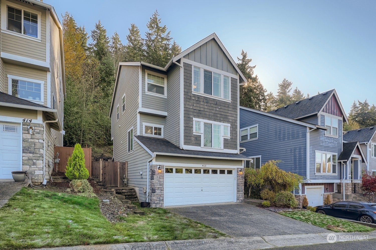 Property Photo:  408 51st Street SE  WA 98092 