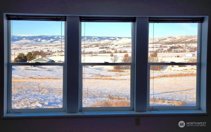 Property Photo:  1340 Katen Road  WA 98926 