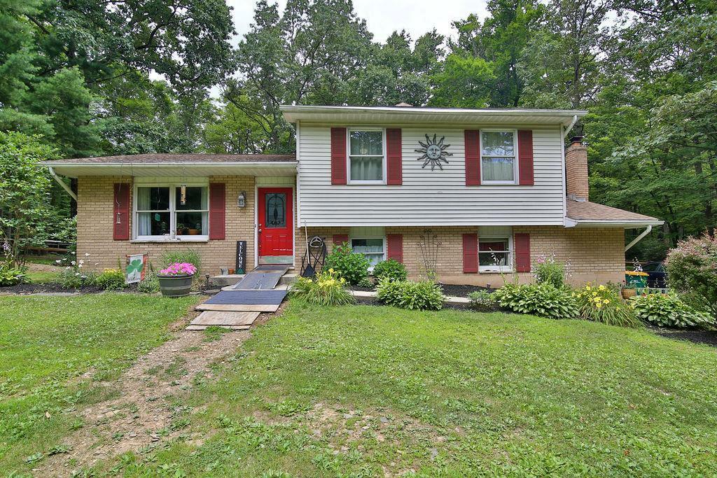 Property Photo:  206 Robins Court  PA 18353 