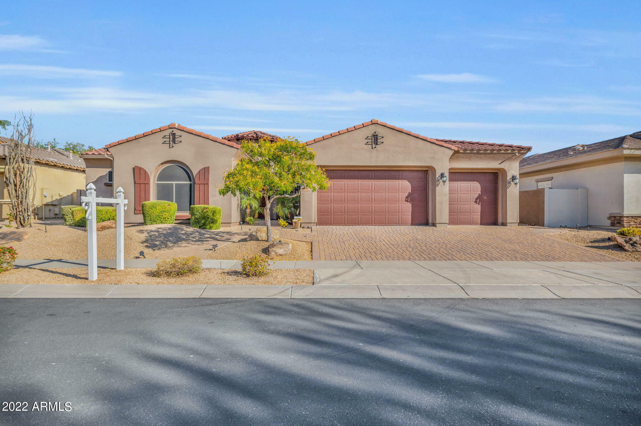 Property Photo:  1604 W Calle De Pompas --  AZ 85085 