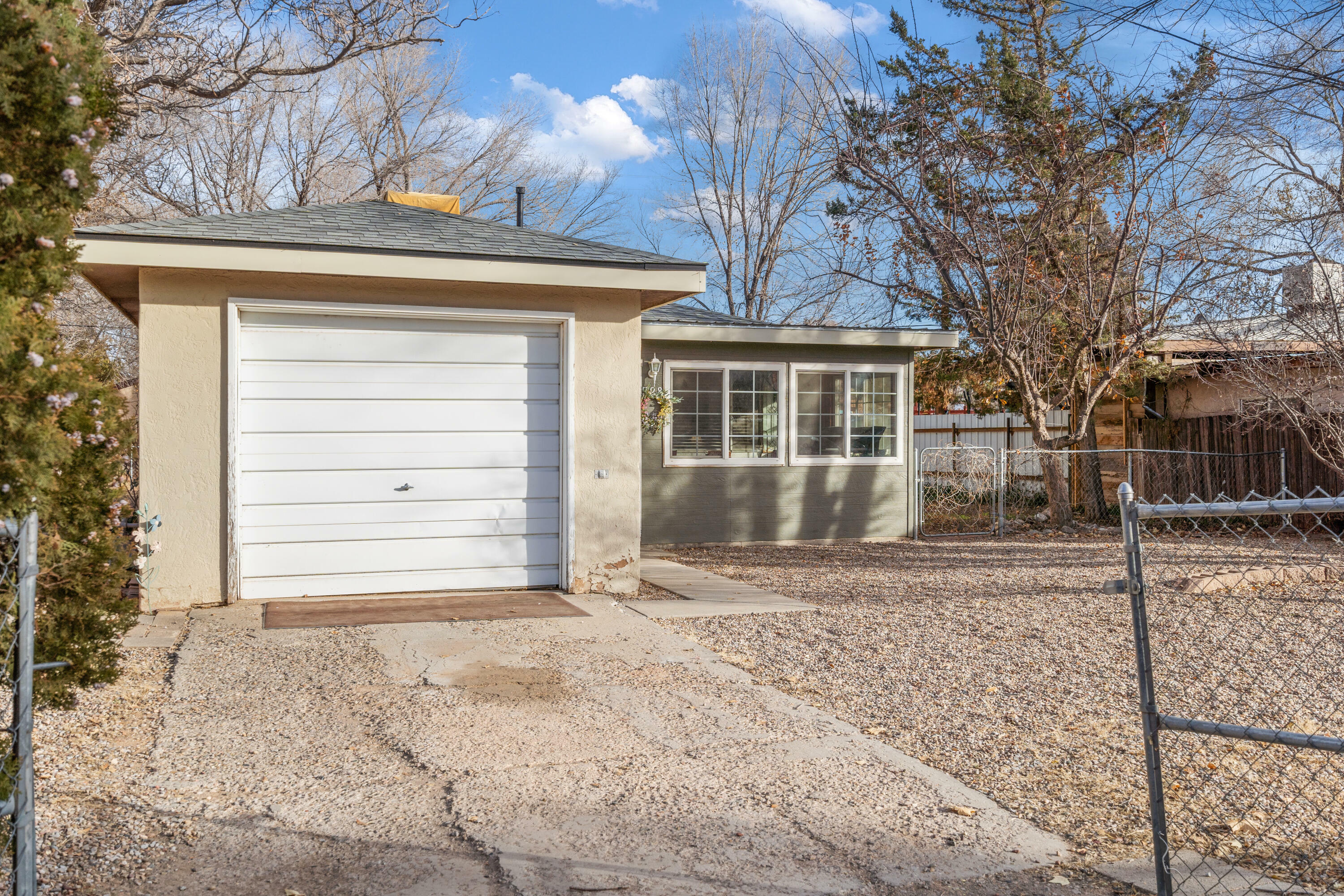 Property Photo:  528 Gurule Street  NM 87031 