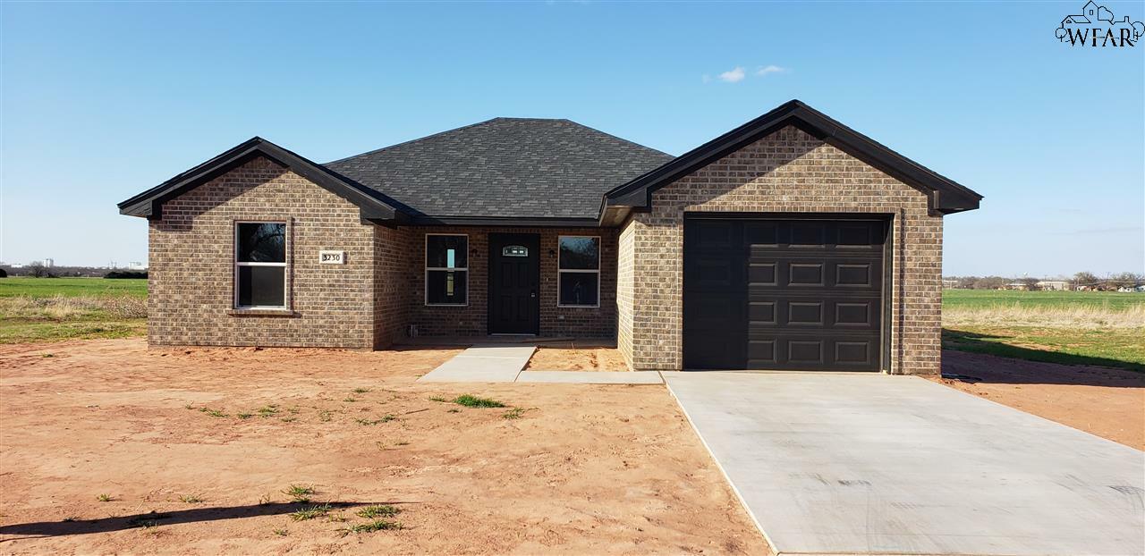 Property Photo: 3246 Northwest Drive TX 76306